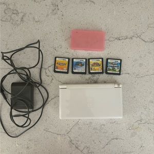 Nintendo DS Lite w/ games